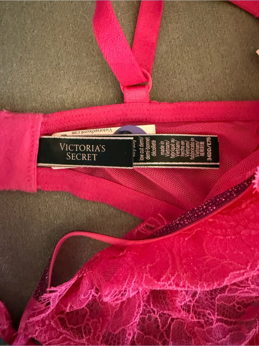 Victoria Secret NWT Lace Underwire Bra in Hot Pink